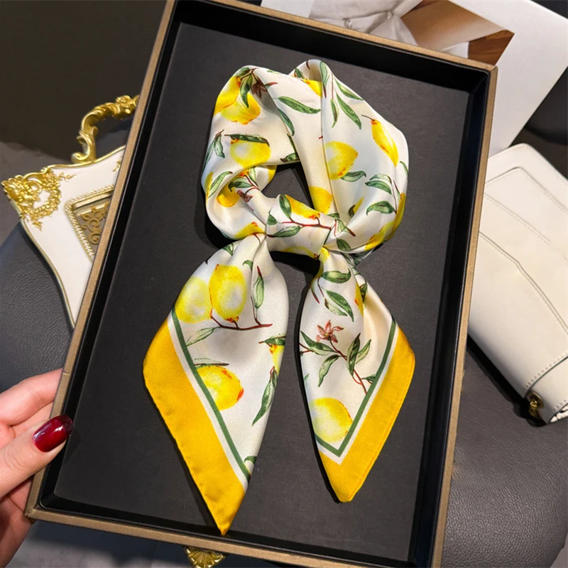 70cm Square Lemon Print Yellow – Ascot Neck Scarf recenzja i cena