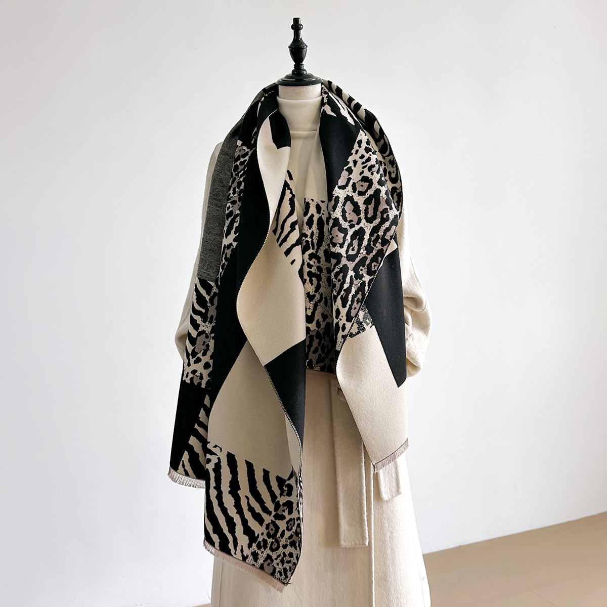 New Brand Elegance Two-Sided L – Woven Scarf Blanket recenzja i cena