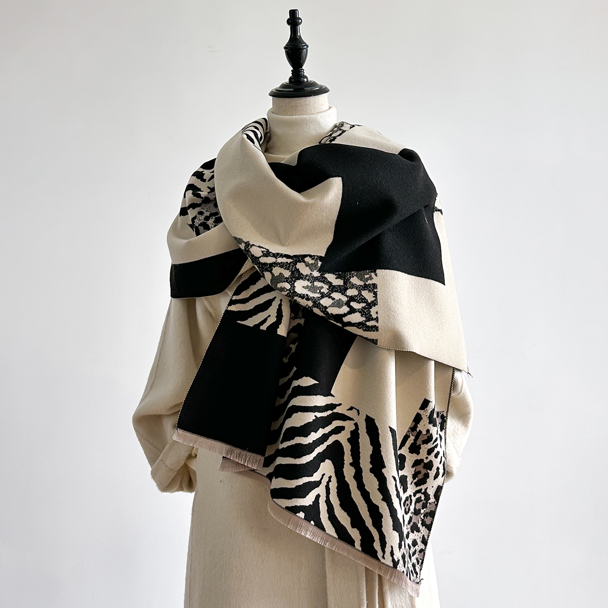 New Brand Elegance Two-Sided L – Woven Scarf Blanket recenzja i cena