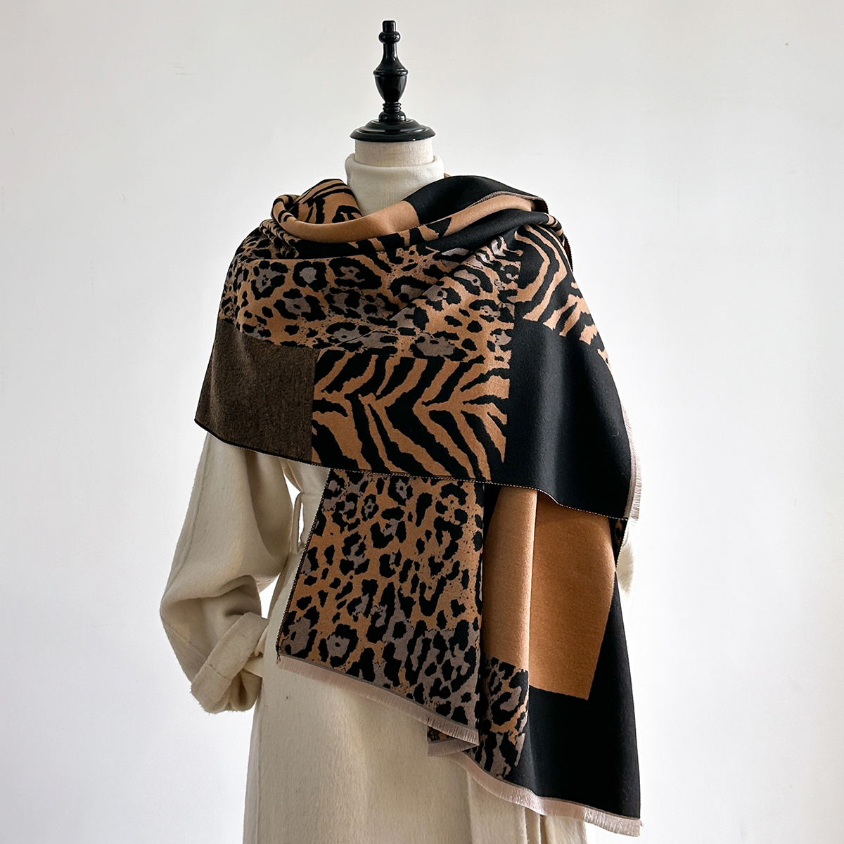New Brand Elegance Two-Sided L – Woven Scarf Blanket recenzja i cena