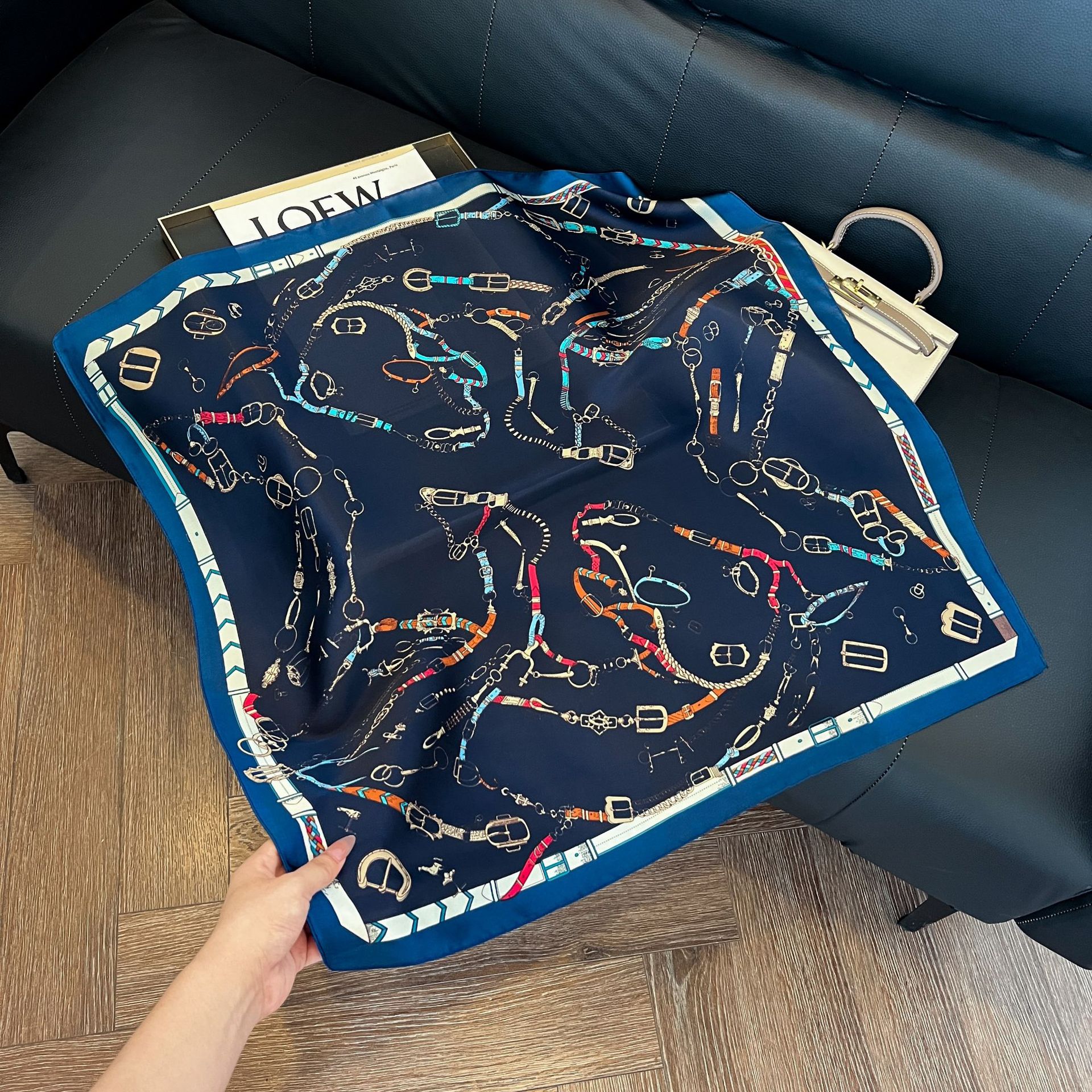 Luxury Brand Chain Print Small – Silk Neck Scarf recenzja i cena