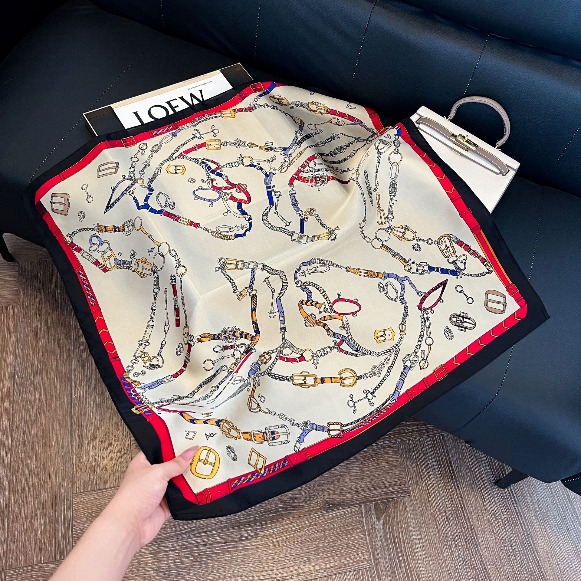 Luxury Brand Chain Print Small – Silk Neck Scarf recenzja i cena