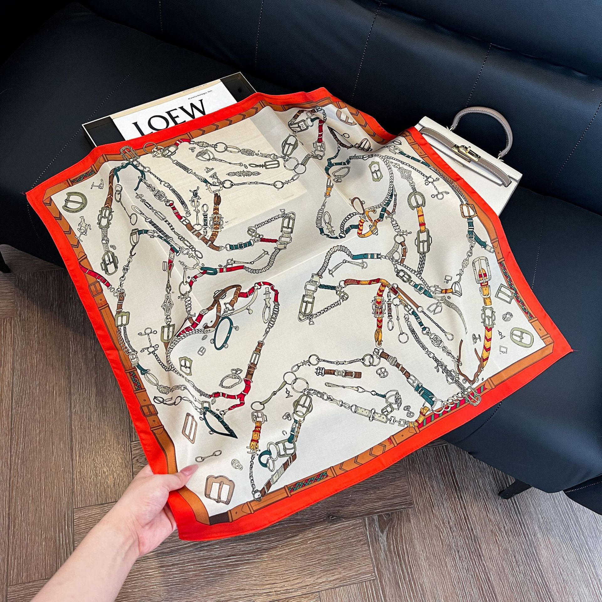 Luxury Brand Chain Print Small – Silk Neck Scarf recenzja i cena