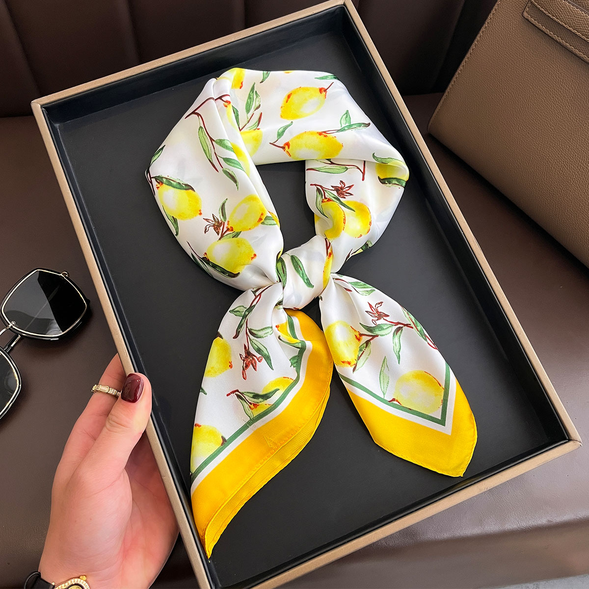 2025 New Yellow Lemon Print Sq – Silk Neck Scarf recenzja i cena