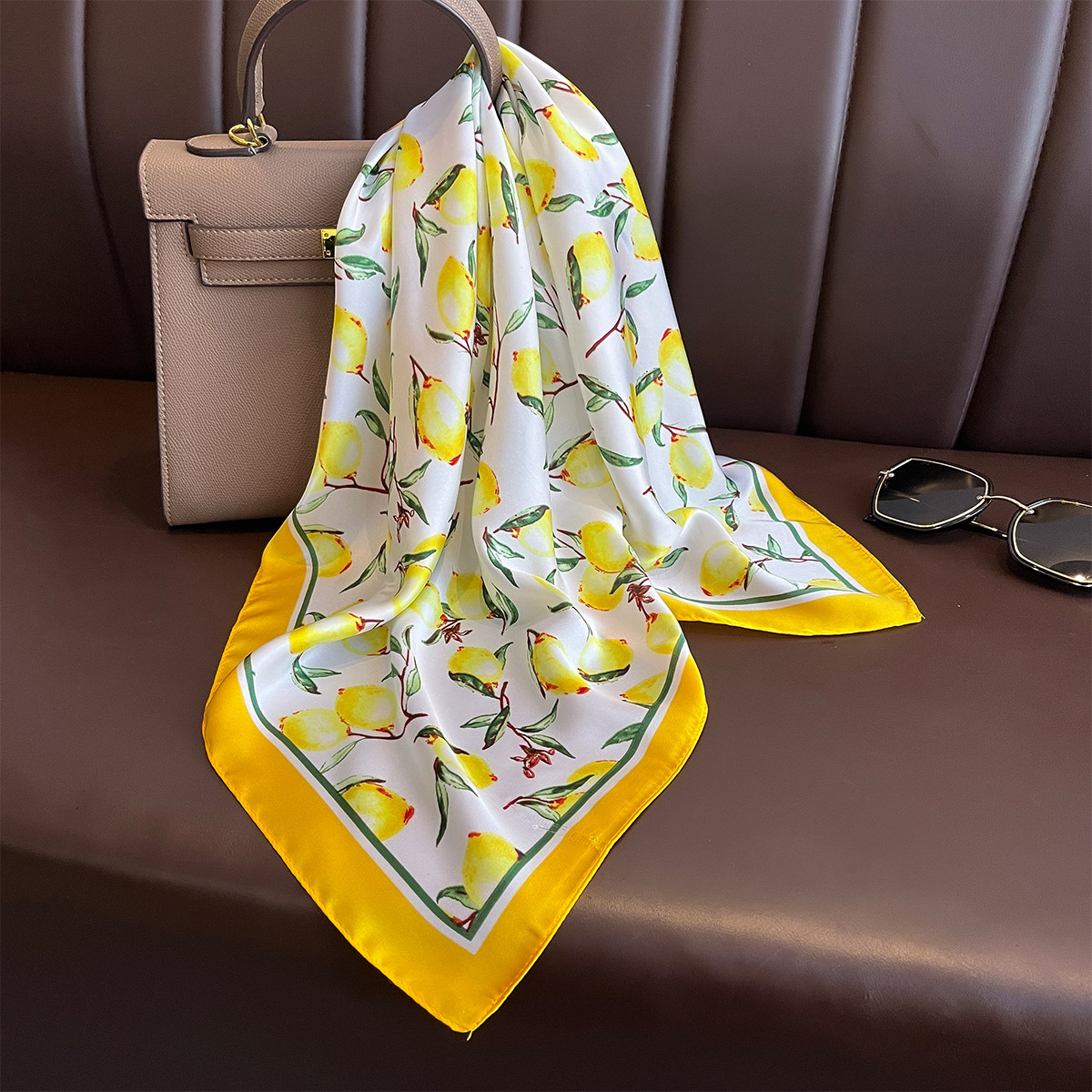 2025 New Yellow Lemon Print Sq – Silk Neck Scarf recenzja i cena
