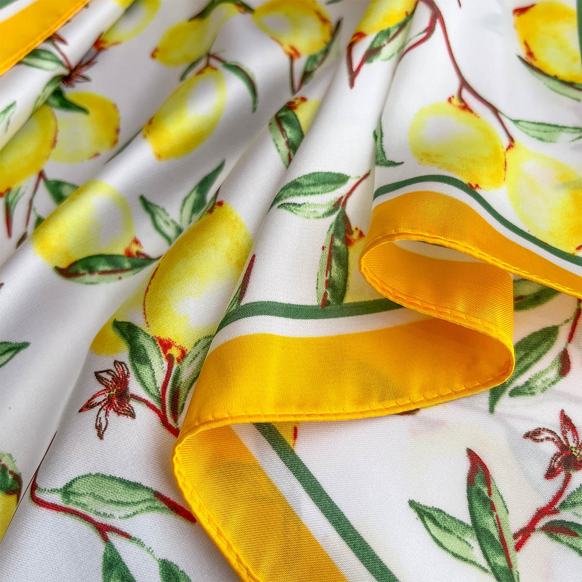 2025 New Yellow Lemon Print Sq – Silk Neck Scarf recenzja i cena